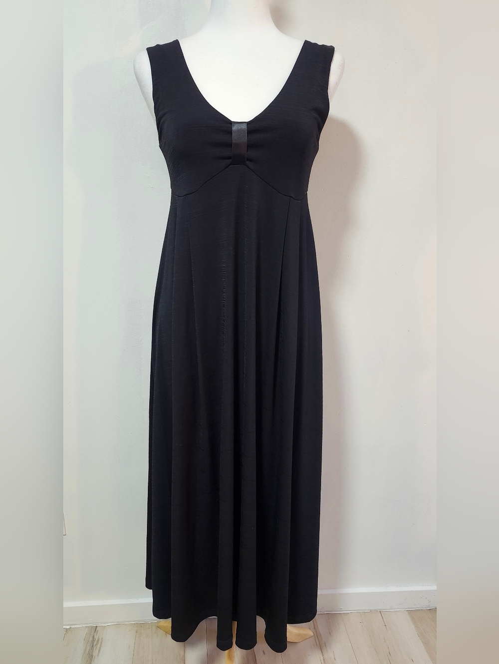 Gilmour 🇨🇦 Classic Black Sleeveless Maxi Dress